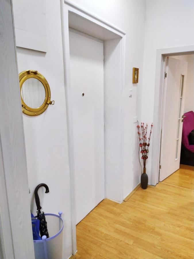 Apartamento Podgorica Center Exterior foto