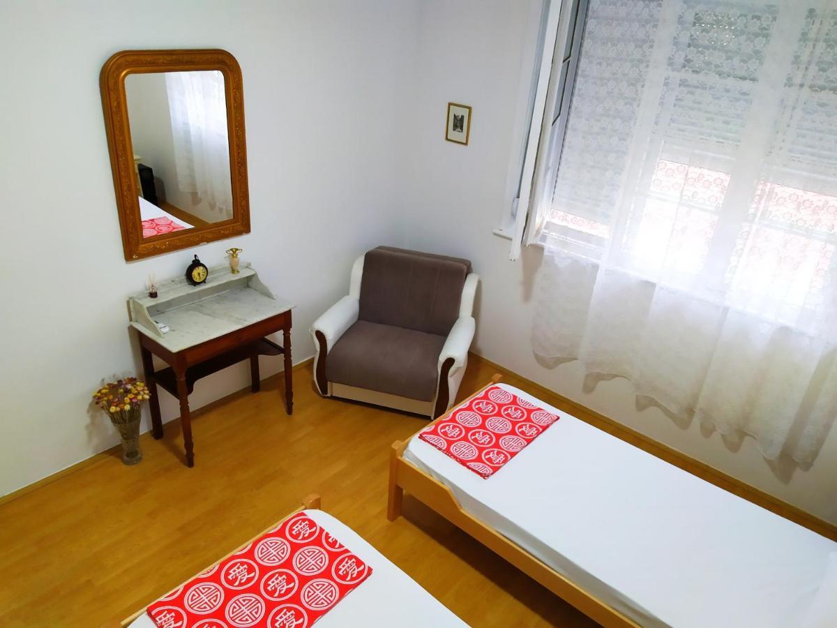 Apartamento Podgorica Center Exterior foto