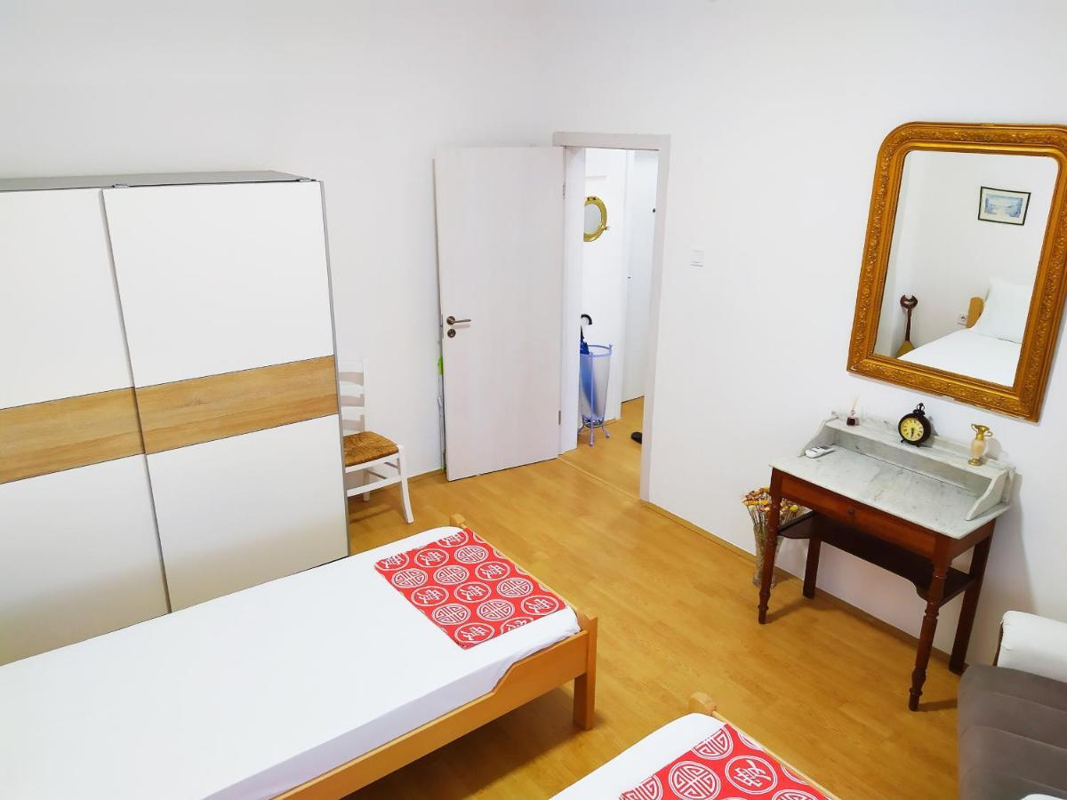 Apartamento Podgorica Center Exterior foto